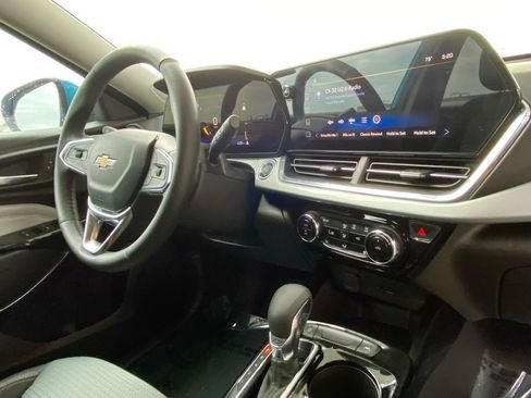 Used 2026 Chevrolet Trax LT w/ LT Convenience Package FWD image 39