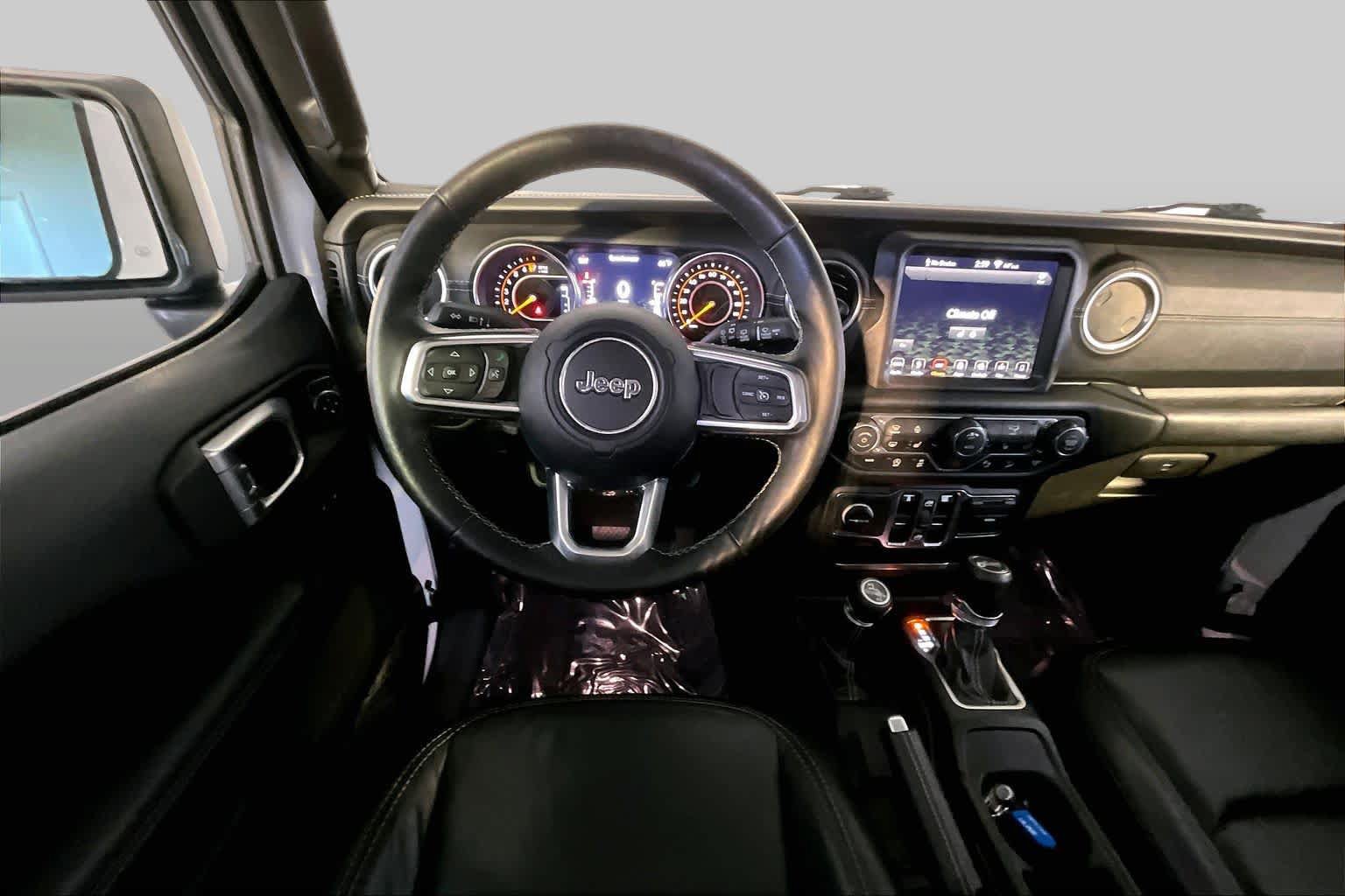 Used 2018 Jeep Wrangler Unlimited Sahara w/ Dual Top Group AWD/4WD image 6