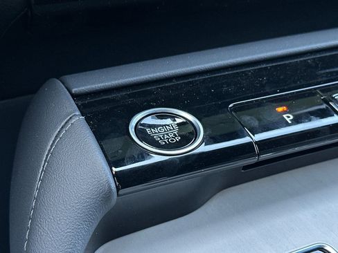 New 2026 Lincoln Navigator Reserve AWD/4WD image 23