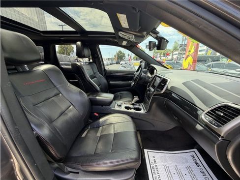 Used 2018 Jeep Grand Cherokee Trailhawk w/ Trailhawk Luxury Group AWD/4WD image 31
