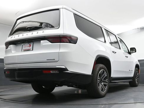 Used 2024 Jeep Wagoneer L Series II image 28