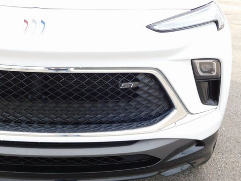 Used 2024 Buick Encore GX Sport Touring image 9