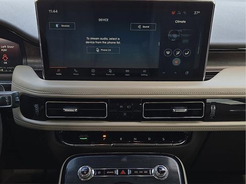 Used 2021 Lincoln Nautilus Reserve image 11