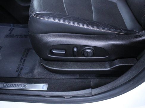 Used 2019 Chevrolet Equinox Premier image 16