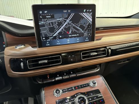 Used 2023 Lincoln Aviator Reserve w/ Equipment Group 201A image 19