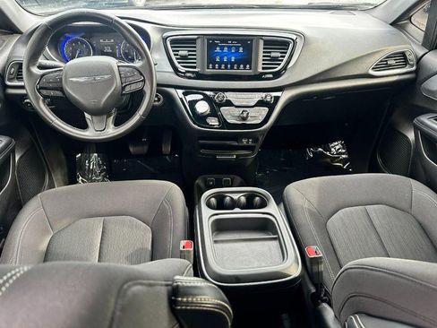 Used 2019 Chrysler Pacifica Touring Plus w/ S Appearance Package FWD image 12