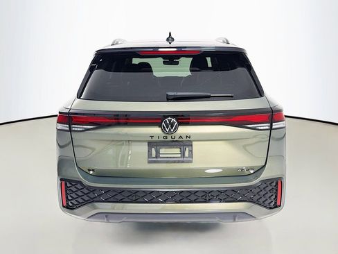 Used 2025 Volkswagen Tiguan SE R-Line image 6