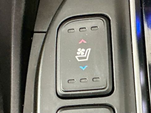 Used 2017 Hyundai Santa Fe Limited AWD/4WD image 18