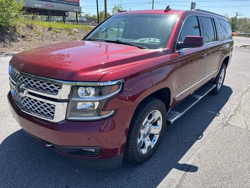 Used 2018 Chevrolet Suburban LT w/ LT Signature Package AWD/4WD image 8