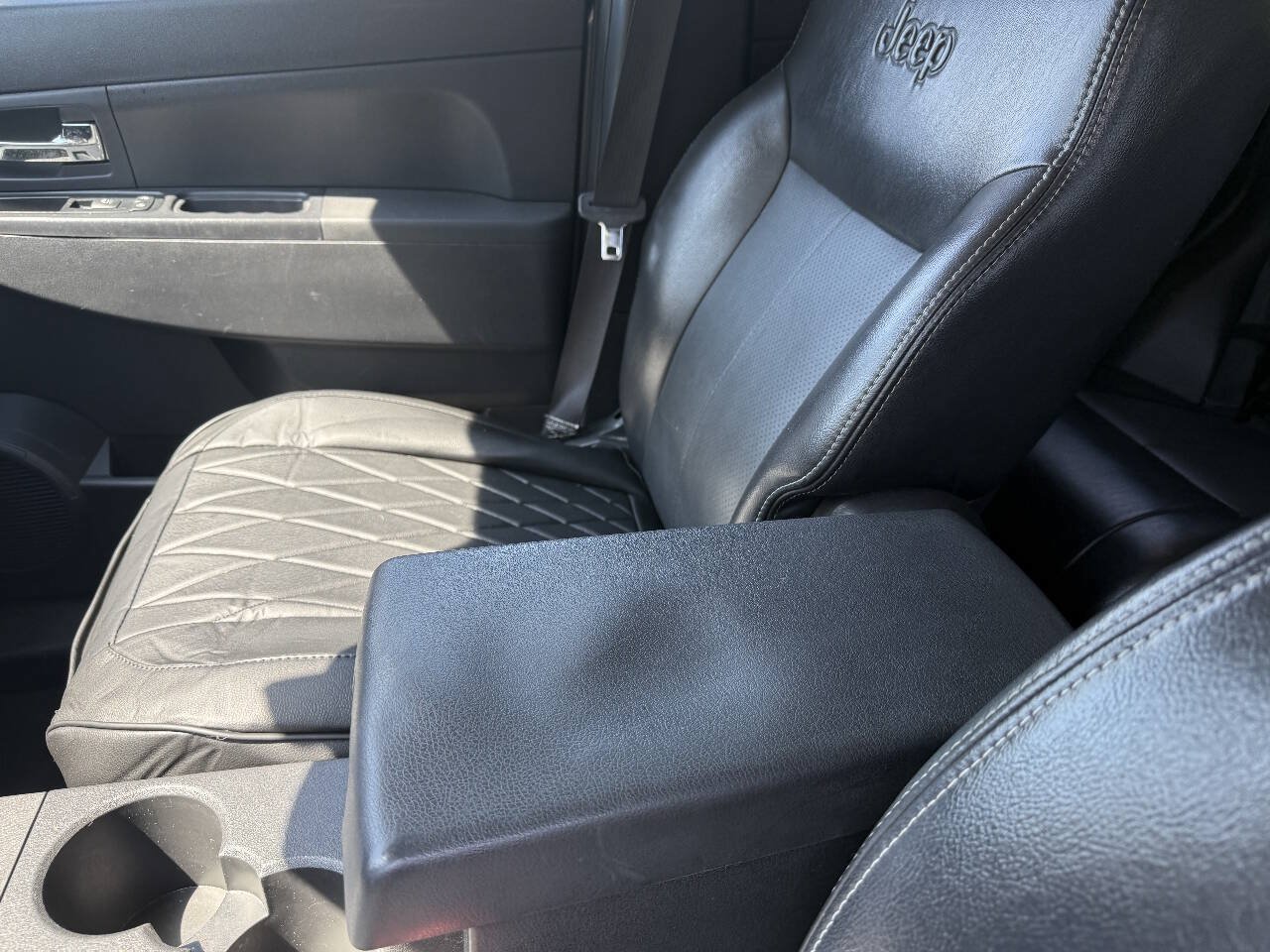 Used 2012 Jeep Liberty Sport AWD/4WD image 24