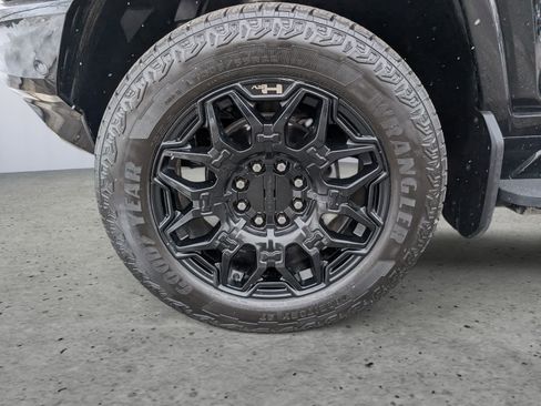 Certified 2025 GMC Hummer EV 2X w/ LPO, Sport Package image 7