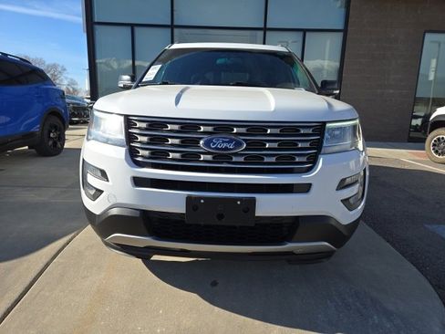 Used 2017 Ford Explorer XLT image 8