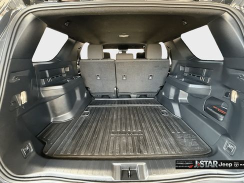 Used 2025 Toyota 4Runner SR5 AWD/4WD image 29
