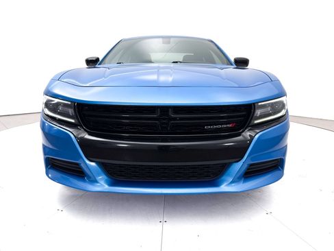Used 2018 Dodge Charger SXT w/ Blacktop Package RWD image 2