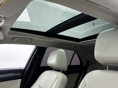 Used 2021 Chrysler 300 Touring L w/ Popular Equipment Group image 4