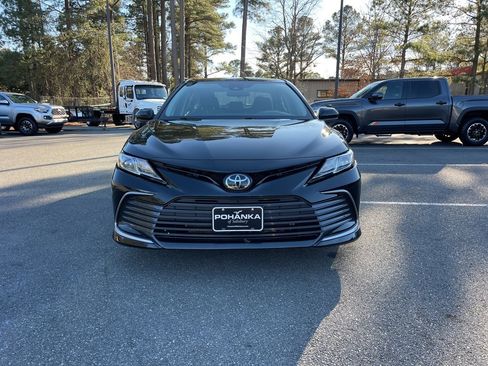Used 2023 Toyota Camry LE image 3