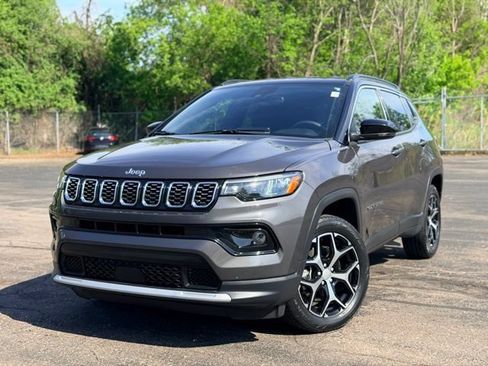 Used 2024 Jeep Compass Limited AWD/4WD image 2