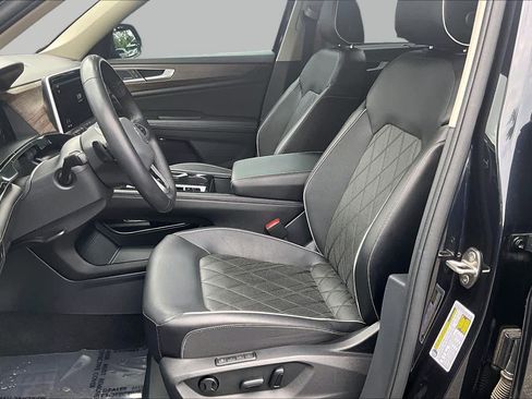 Used 2024 Volkswagen Atlas SEL Premium R-Line AWD/4WD image 9