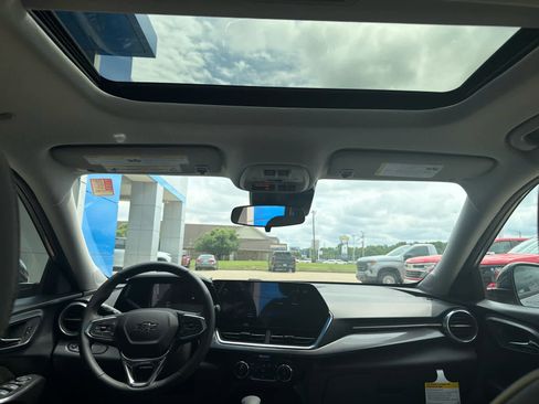 New 2026 Chevrolet Trax ACTIV w/ Sunroof Package FWD image 27
