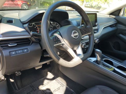 Used 2023 Nissan Altima 2.5 SV image 17