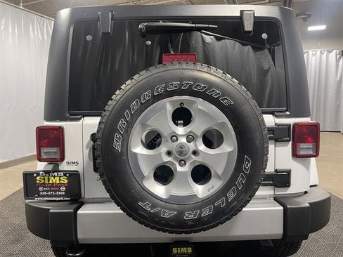 Used 2015 Jeep Wrangler Unlimited Sahara w/ Connectivity Group image 10