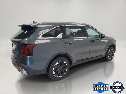 Used 2024 Kia Sorento S w/ Panoramic Sunroof Package FWD image 5