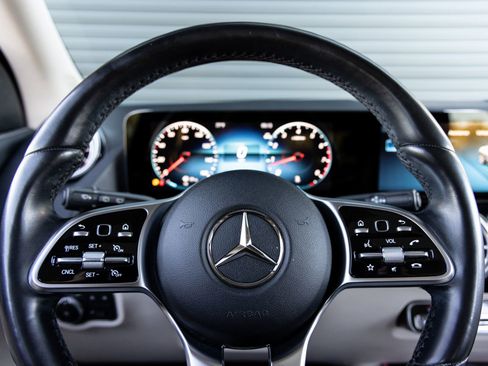 Used 2023 Mercedes-Benz GLA 250 4MATIC image 3