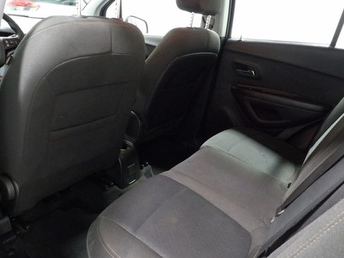 Used 2021 Chevrolet Trax LS FWD image 9