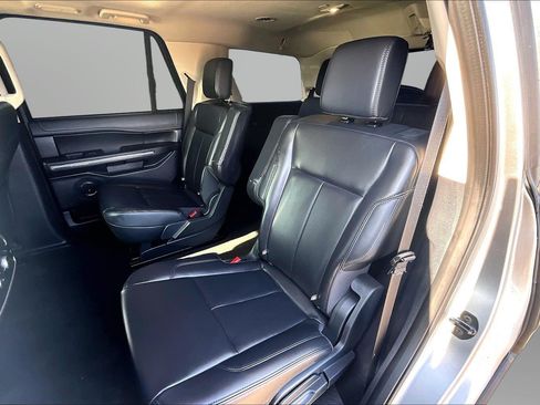 Used 2024 Ford Expedition XLT RWD image 18