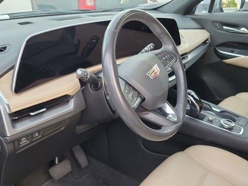 Used 2024 Cadillac XT4 Luxury w/ Cold Weather Package FWD image 6