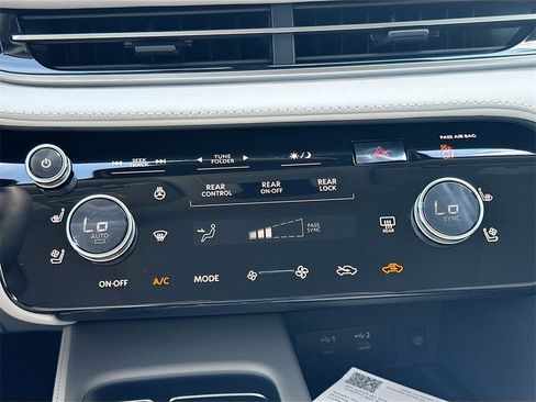 Used 2026 INFINITI QX60 Luxe w/ Cargo Package image 17