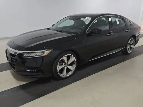 Used 2018 Honda Accord Touring image 4