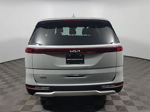 Used 2024 Kia Carnival EX image 5