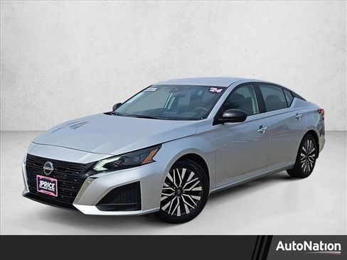 Used 2024 Nissan Altima 2.5 SV image 1
