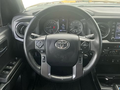 Used 2022 Toyota Tacoma TRD Off-Road image 11