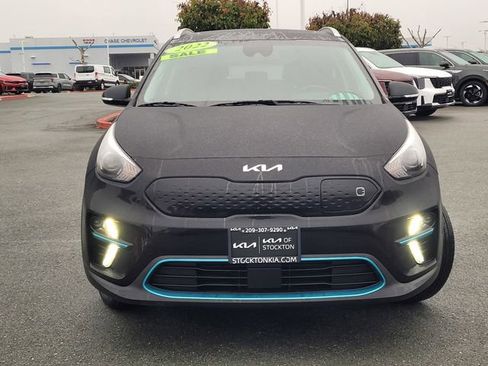 Used 2022 Kia Niro EX Premium image 2