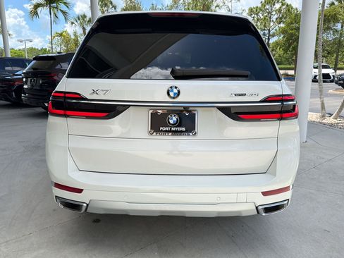 Used 2026 BMW X7 xDrive40i AWD/4WD image 9