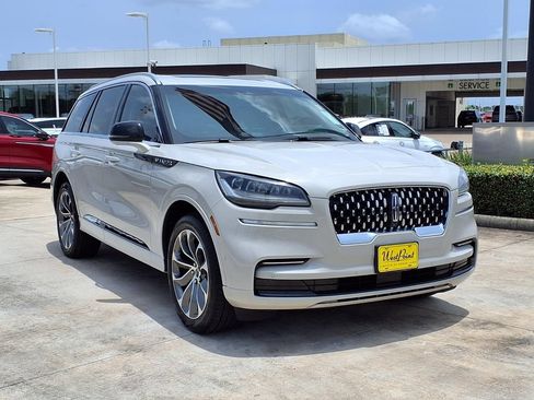 Used 2023 Lincoln Aviator Grand Touring w/ Equipment Group 301A AWD/4WD image 7