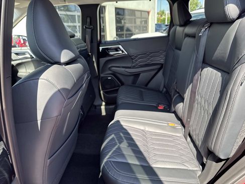 New 2025 Mitsubishi Outlander SEL image 13