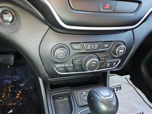 Used 2019 Jeep Cherokee Latitude Plus image 15