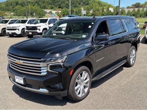 Used 2023 Chevrolet Suburban High Country w/ Advanced Technology Package AWD/4WD image 26
