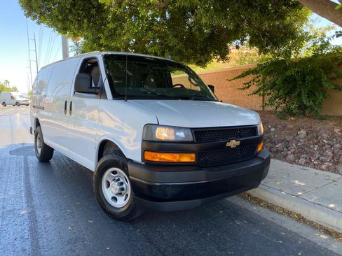 Used 2022 Chevrolet Express 2500 w/ Enhanced Convenience Package RWD image 2