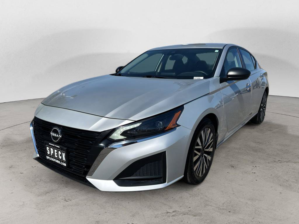 Used 2024 Nissan Altima 2.5 SV FWD image 1