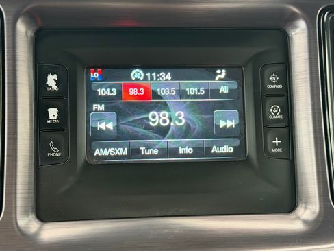 Used 2015 Dodge Challenger SXT RWD image 21
