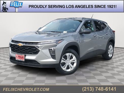 Used 2024 Chevrolet Trax LS w/ Driver Confidence Package image 1