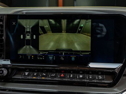 Used 2024 Chevrolet Silverado 2500 ZR2 w/ Technology Package image 26