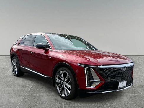 New 2024 Cadillac Lyriq Luxury AWD/4WD image 8