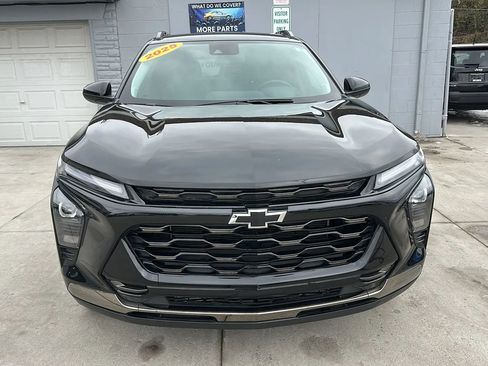 Used 2025 Chevrolet Trax ACTIV w/ Driver Confidence Package image 2