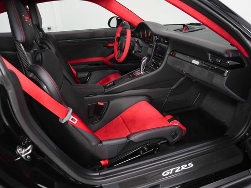 Used 2019 Porsche 911 GT2 RS RWD image 2