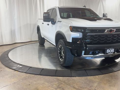 Used 2024 Chevrolet Silverado 1500 ZR2 w/ Technology Package image 4